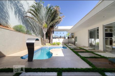 Casa de condomínio para alugar com 190m², 3 quartos e 2 vagas Casa de condomínio para alugar com 190m², 3 quartos e 2 vagasÁrea Externa - piscina