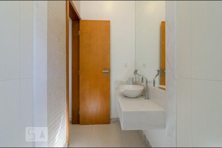 Casa de condomínio para alugar com 190m², 3 quartos e 2 vagas Casa de condomínio para alugar com 190m², 3 quartos e 2 vagasBanheiro da Suite 1