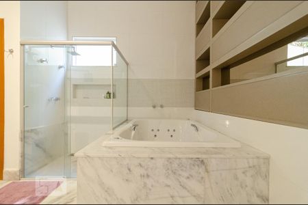 Casa de condomínio para alugar com 190m², 3 quartos e 2 vagas Casa de condomínio para alugar com 190m², 3 quartos e 2 vagasBanheiro da Suíte Master