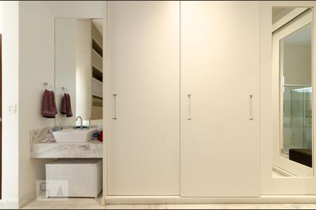 Casa de condomínio para alugar com 190m², 3 quartos e 2 vagas Casa de condomínio para alugar com 190m², 3 quartos e 2 vagasBanheiro da Suíte Master