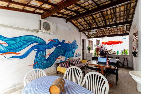 Casa à venda com 227m², 8 quartos e 3 vagasGaragem