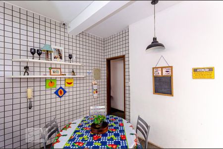 Casa à venda com 227m², 8 quartos e 3 vagasCozinha 