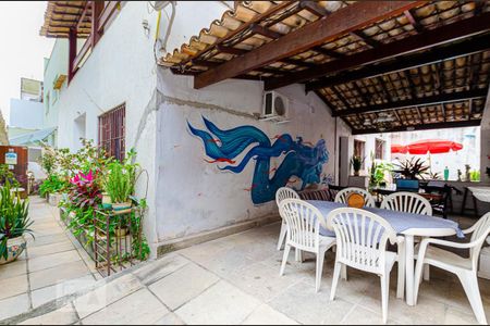 Casa à venda com 227m², 8 quartos e 3 vagasEntrada