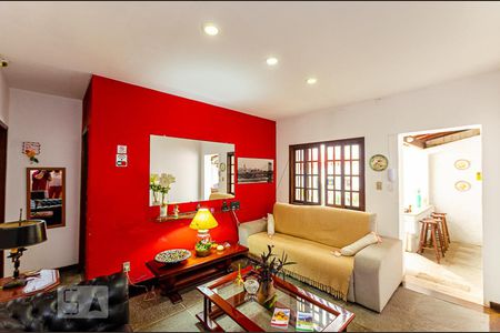 Sala de casa à venda com 8 quartos, 227m² em Icaraí, Niterói