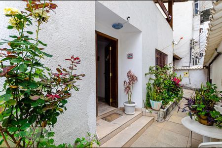 Casa à venda com 227m², 8 quartos e 3 vagasEntrada