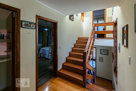 Casa à venda com 320m², 5 quartos e 3 vagasEscada