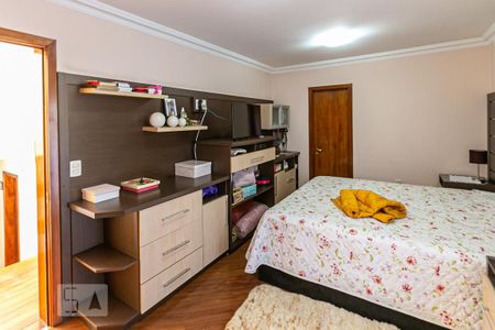 Casa à venda com 320m², 5 quartos e 3 vagasQuarto 4 - Suíte