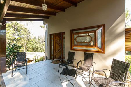 Casa à venda com 320m², 5 quartos e 3 vagasHall
