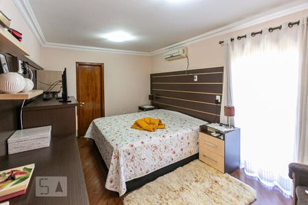 Casa à venda com 320m², 5 quartos e 3 vagasQuarto 4 - Suíte