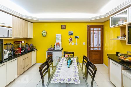 Casa à venda com 320m², 5 quartos e 3 vagasCozinha