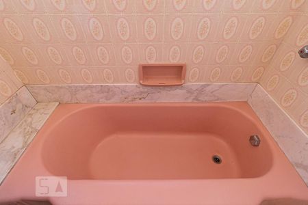 Casa à venda com 385m², 4 quartos e 3 vagasBanheiro da Suíte 1