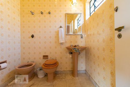 Casa à venda com 385m², 4 quartos e 3 vagasBanheiro da Suíte 2