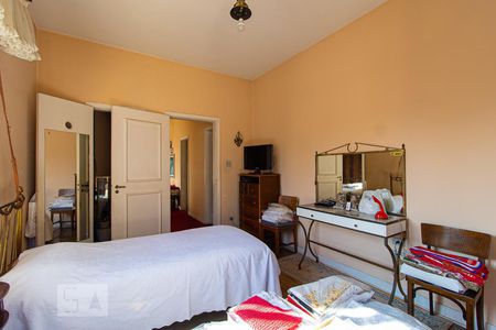 Casa à venda com 385m², 4 quartos e 3 vagasSuíte 2