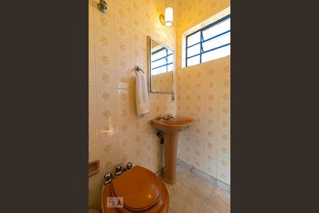 Casa à venda com 385m², 4 quartos e 3 vagasBanheiro da Suíte 2