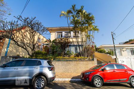 Casa à venda com 385m², 4 quartos e 3 vagasFachada