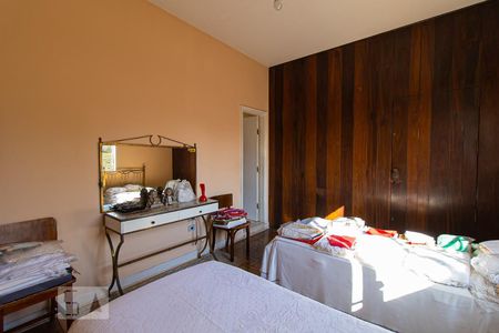 Casa à venda com 385m², 4 quartos e 3 vagasSuíte 2