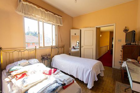 Casa à venda com 385m², 4 quartos e 3 vagasSuíte 2