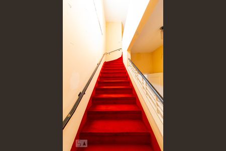 Casa à venda com 385m², 4 quartos e 3 vagasEscada