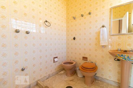 Casa à venda com 385m², 4 quartos e 3 vagasBanheiro da Suíte 2