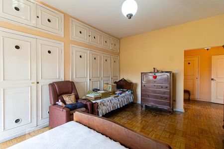 Casa à venda com 385m², 4 quartos e 3 vagasSuíte