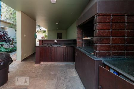 Casa à venda com 230m², 6 quartos e 2 vagasChurrasqueira