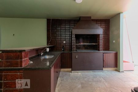 Casa à venda com 230m², 6 quartos e 2 vagasChurrasqueira