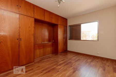 Casa à venda com 230m², 6 quartos e 2 vagasSuíte
