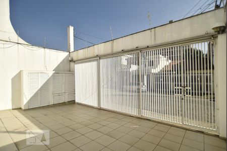 Casa para alugar com 240m², 3 quartos e 4 vagasGaragem e portão de entrada