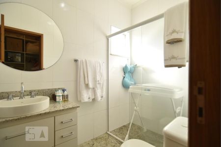 Casa para alugar com 240m², 3 quartos e 4 vagasBanheiro da suite 2