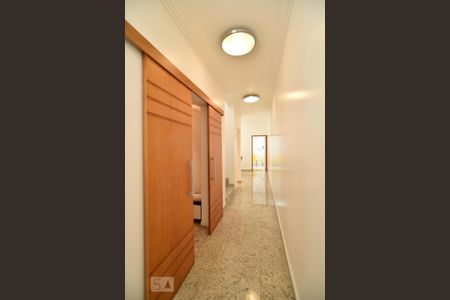 Casa para alugar com 240m², 3 quartos e 4 vagasCorredor das salas