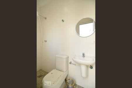 Casa para alugar com 240m², 3 quartos e 4 vagasBanheiro de serviço