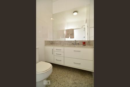 Casa para alugar com 240m², 3 quartos e 4 vagasBanheiro da suite 3