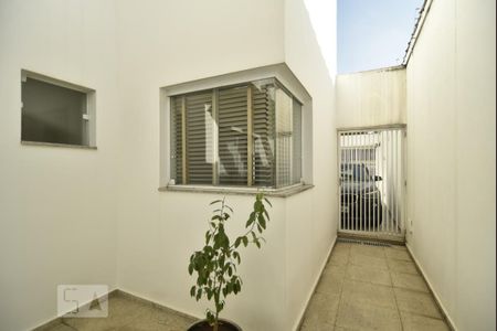 Casa para alugar com 240m², 3 quartos e 4 vagasEntrada lateral