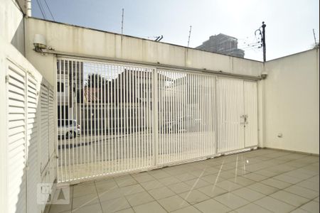 Casa para alugar com 240m², 3 quartos e 4 vagasGaragem e portão de entrada