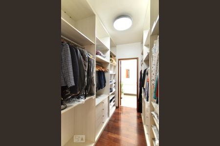 Casa para alugar com 240m², 3 quartos e 4 vagasCloset da suite 1