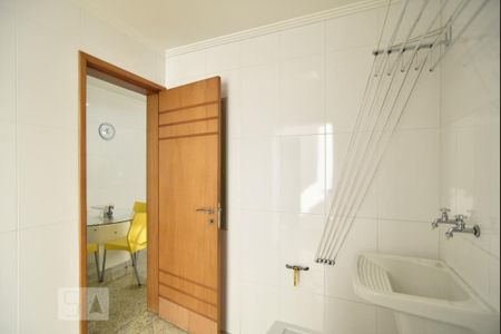 Casa para alugar com 240m², 3 quartos e 4 vagasÁrea de serviço