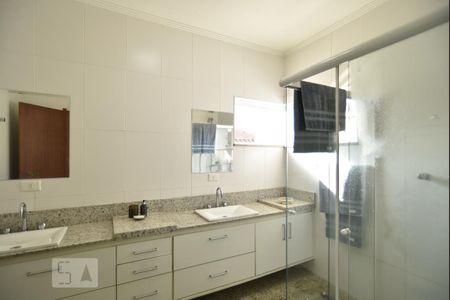 Casa para alugar com 240m², 3 quartos e 4 vagasBanheiro da suite 1