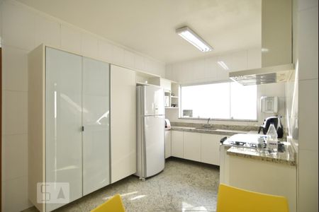 Casa para alugar com 240m², 3 quartos e 4 vagasCozinha