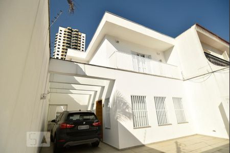 Casa para alugar com 240m², 3 quartos e 4 vagasFachada
