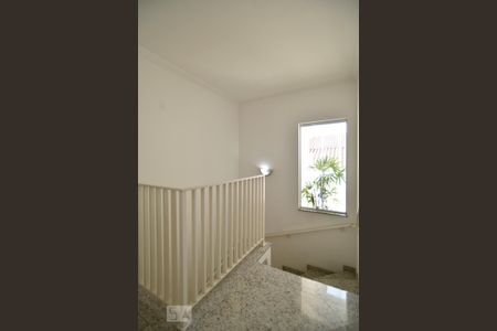 Casa para alugar com 240m², 3 quartos e 4 vagasEscada