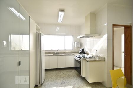 Casa para alugar com 240m², 3 quartos e 4 vagasCozinha