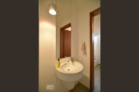 Casa para alugar com 240m², 3 quartos e 4 vagasLavabo