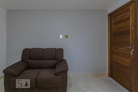 Detalhe Sala - Sofá Novo de apartamento para alugar com 2 quartos, 43m² em Vila Suissa, Mogi das Cruzes