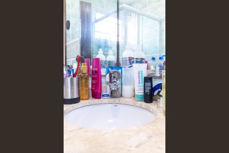 Apartamento à venda com 75m², 2 quartos e 2 vagasBanheiro da Suíte - Pia