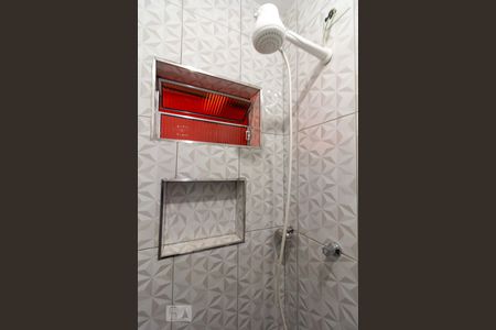 Banheiro de kitnet/studio para alugar com 1 quarto, 12m² em Vila Gomes, São Paulo