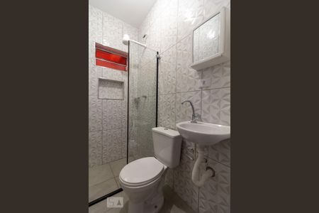 Banheiro de kitnet/studio para alugar com 1 quarto, 12m² em Vila Gomes, São Paulo