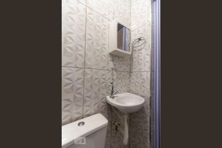Banheiro de kitnet/studio para alugar com 1 quarto, 12m² em Vila Gomes, São Paulo
