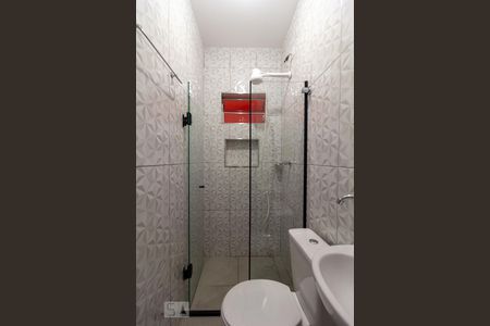 Banheiro de kitnet/studio para alugar com 1 quarto, 12m² em Vila Gomes, São Paulo