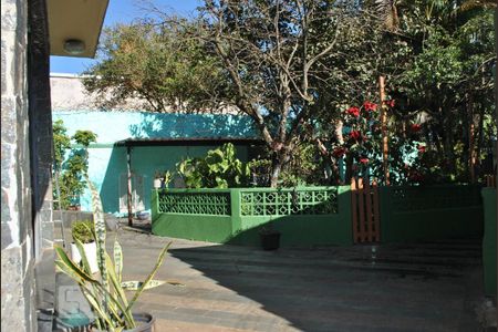 Casa à venda com 160m², 4 quartos e 4 vagasEntrada e jardim