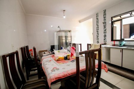 Casa à venda com 191m², 2 quartos e 2 vagascozinha